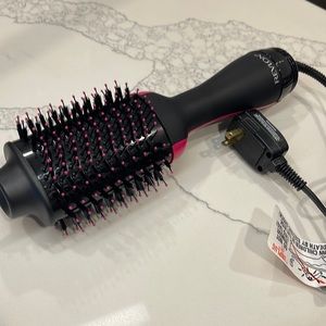 Revlon Salon One-Step Hair Dryer and Volumizer Hot Air Brush